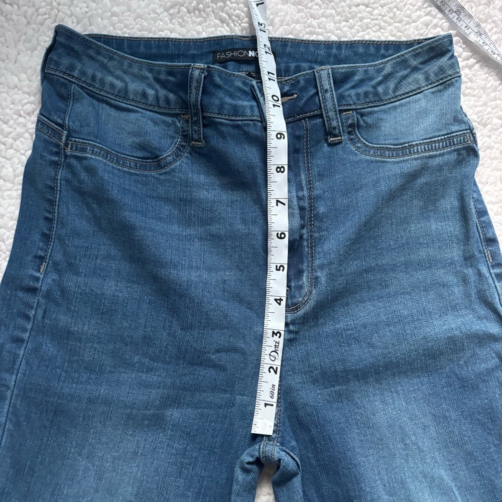 ⭐️⭐️⭐️Fashion Nova Blue Flare high rise jeans size 5 - Picture 5 of 7